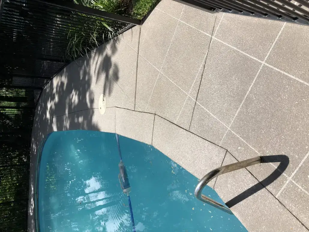 Speckle pool surround — Spray-on speckle