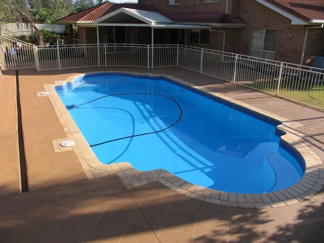 Tiled pool surround